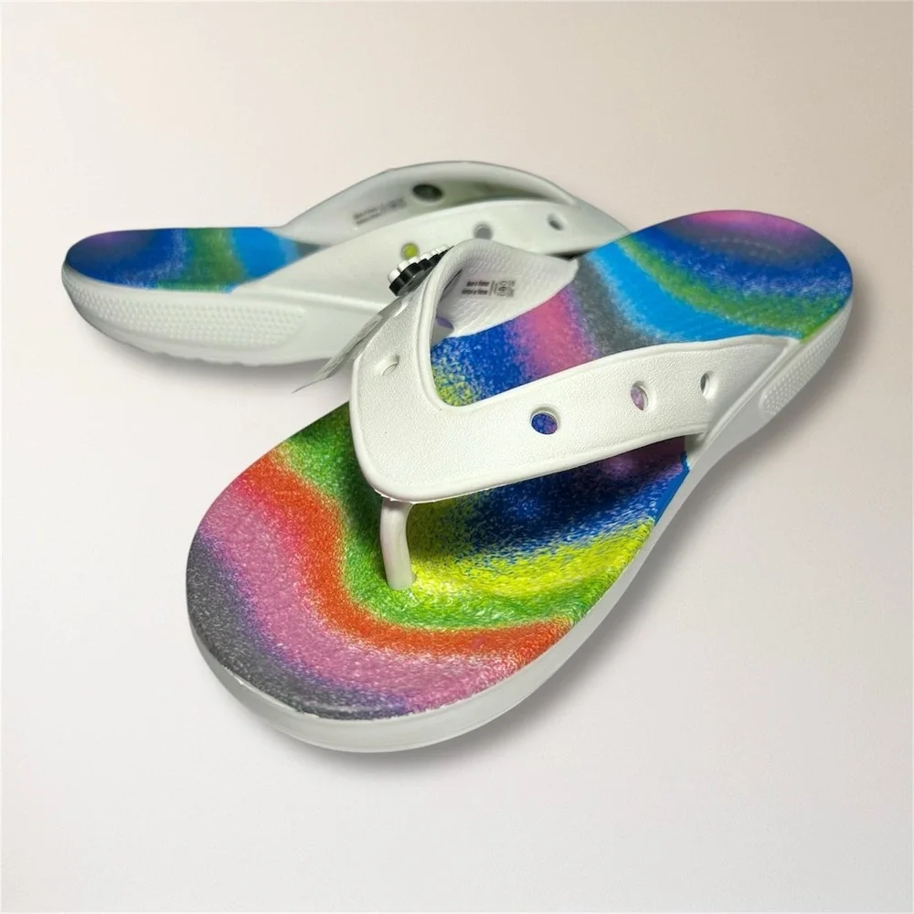 NWT Crocs Classic‎ Flip Rainbow White Spray Tie Dye Sandals Men's 6 Beach Travel